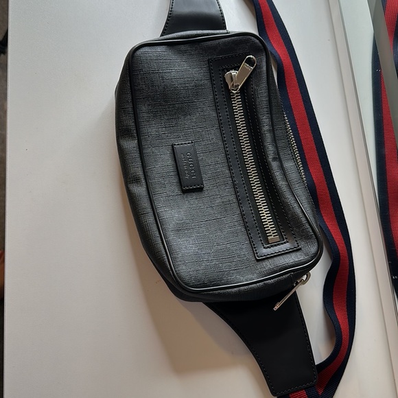 GUCCI BLACK BELT BAG AUTHENTIC GUCCI BELT BAG - Picture 2 of 4